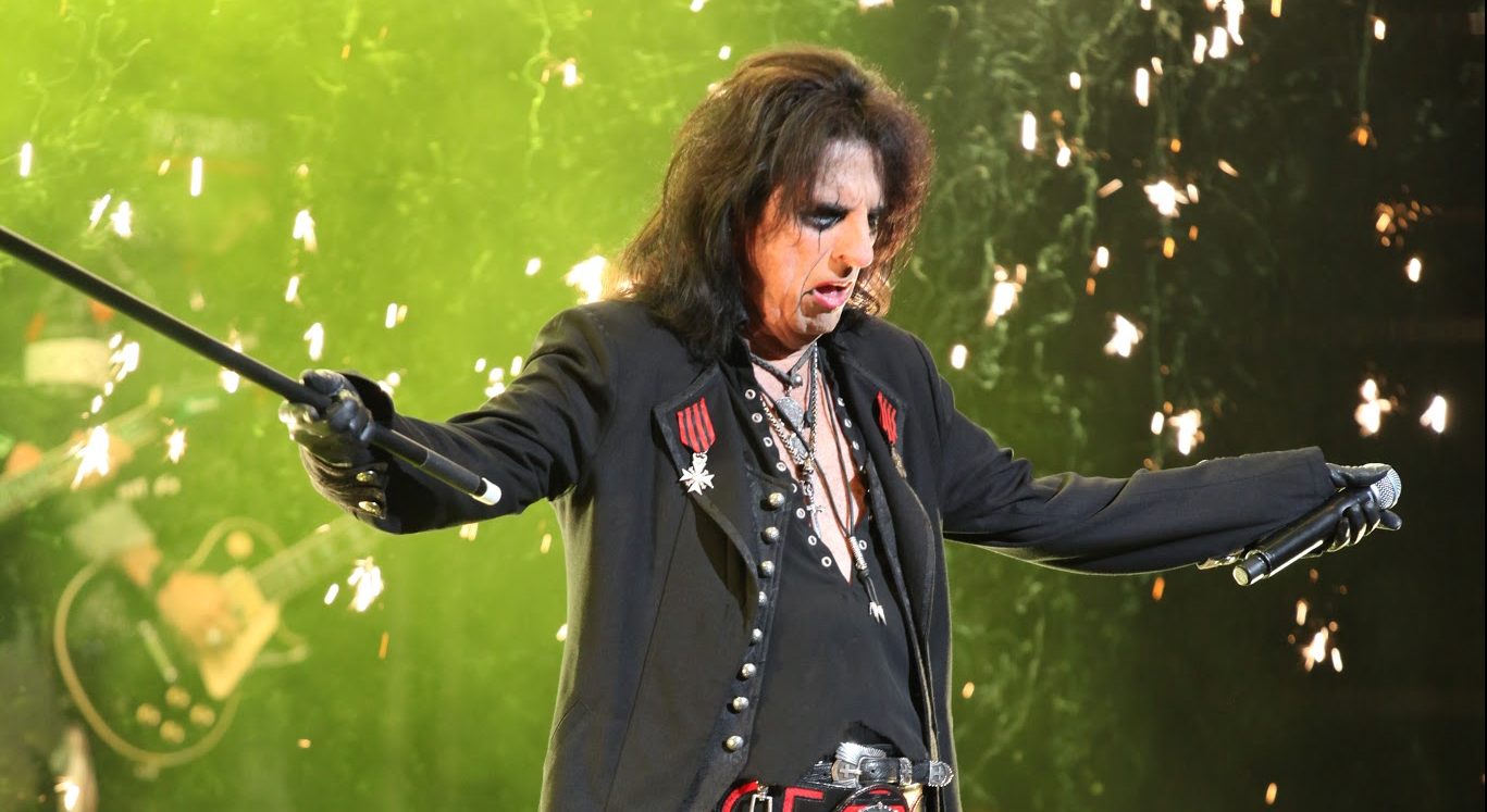 Carnival Grotesque  – Alice Cooper Owns the Night